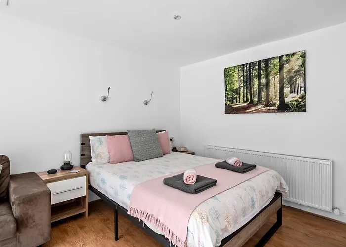 Number 2, Lytton Tree Lodge, Reydon, Southwold