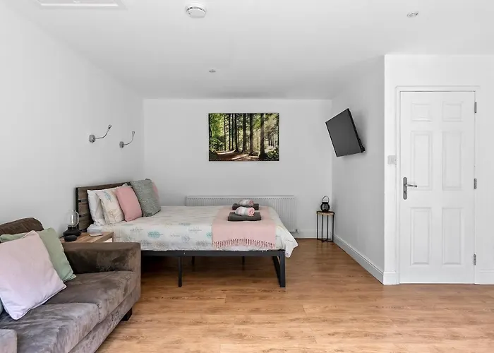 Number 2, Lytton Tree Lodge, Reydon, Southwold
