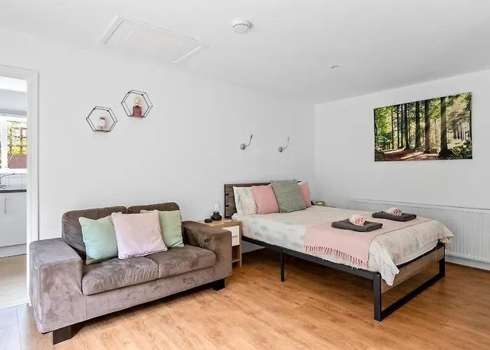 Number 2, Lytton Tree Lodge, Reydon, Southwold