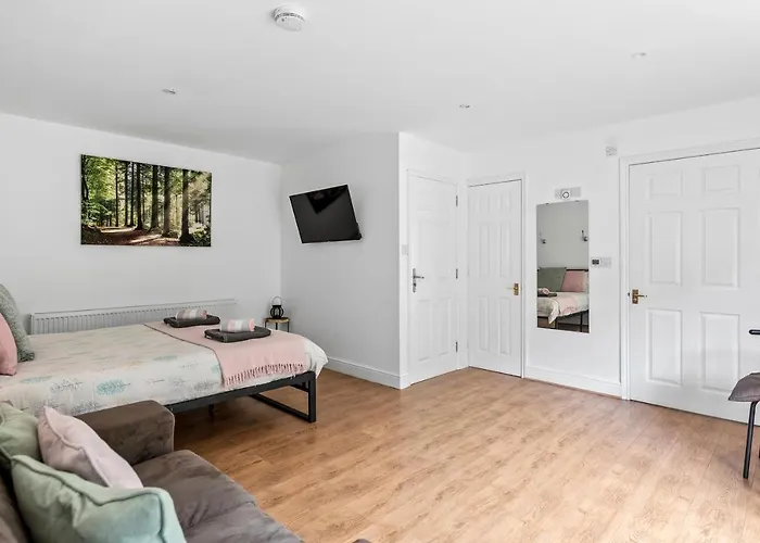 Number 2, Lytton Tree Lodge, Reydon, Southwold